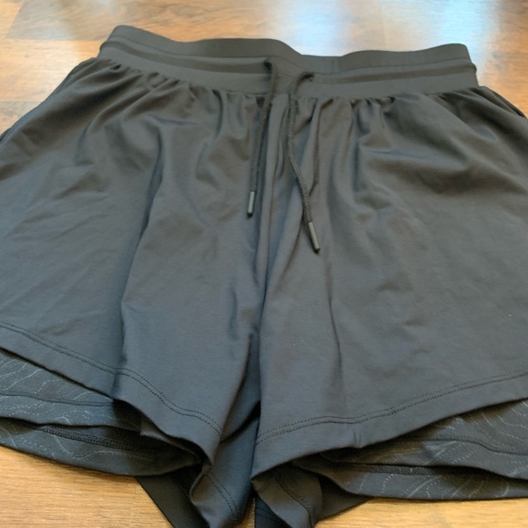 Gymshark Training Shorts - Picture 6 of 11